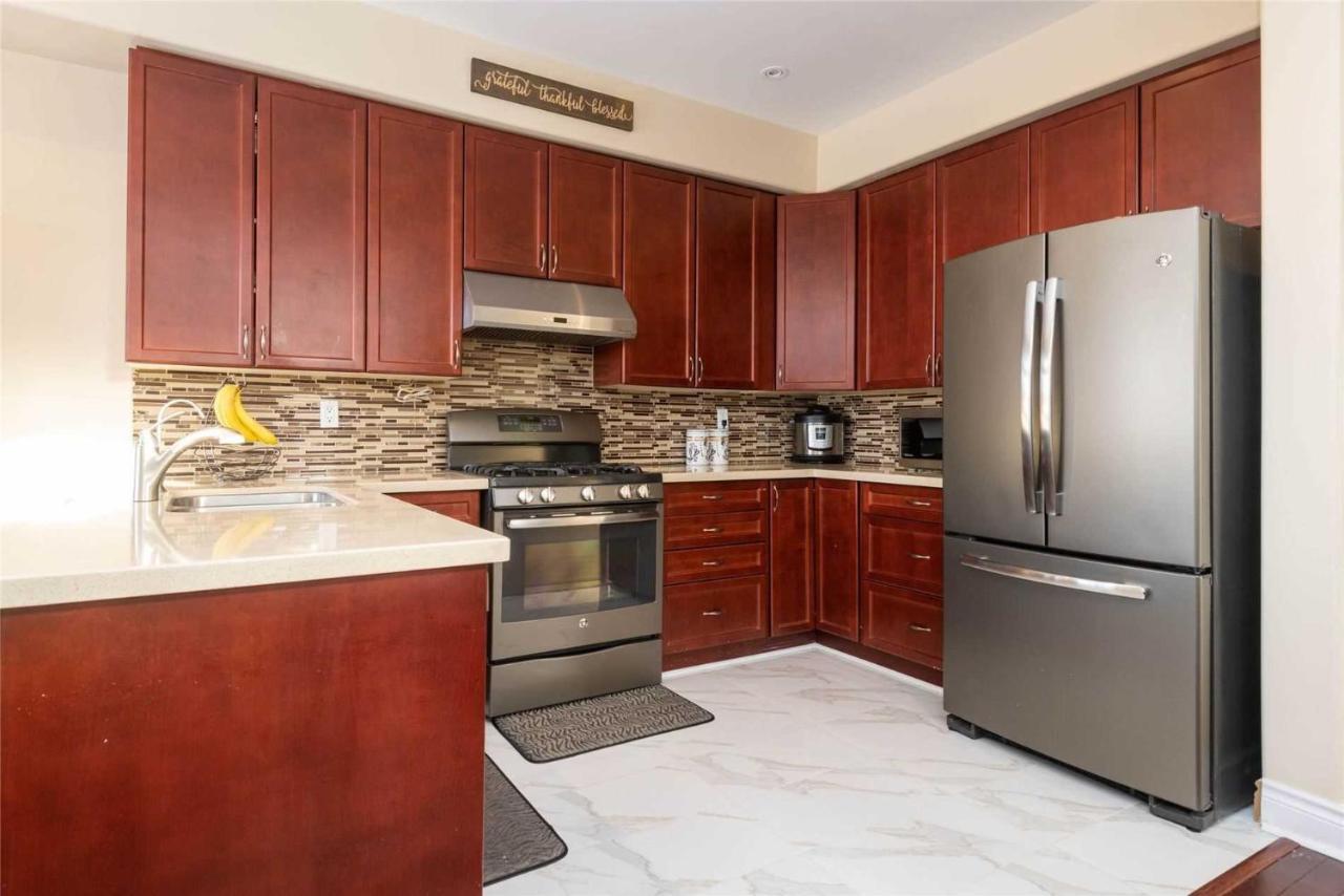 Jazzy Home Stay Mississauga Exterior photo