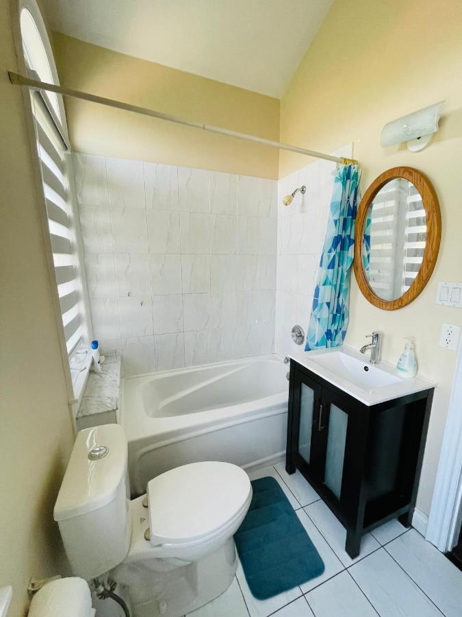Jazzy Home Stay Mississauga Exterior photo